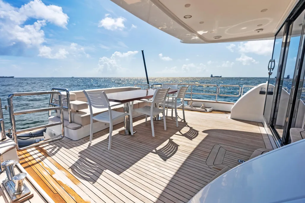 Yacht Photo 16